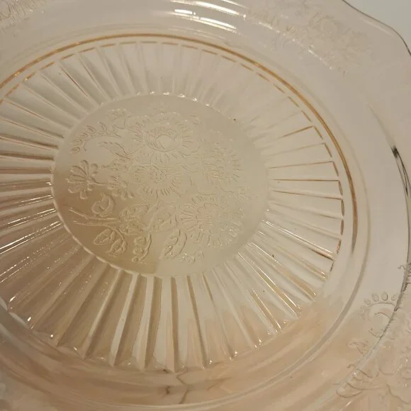 Set of five vintage Anchor Hocking Blush salad plates - Picture 2 of 9